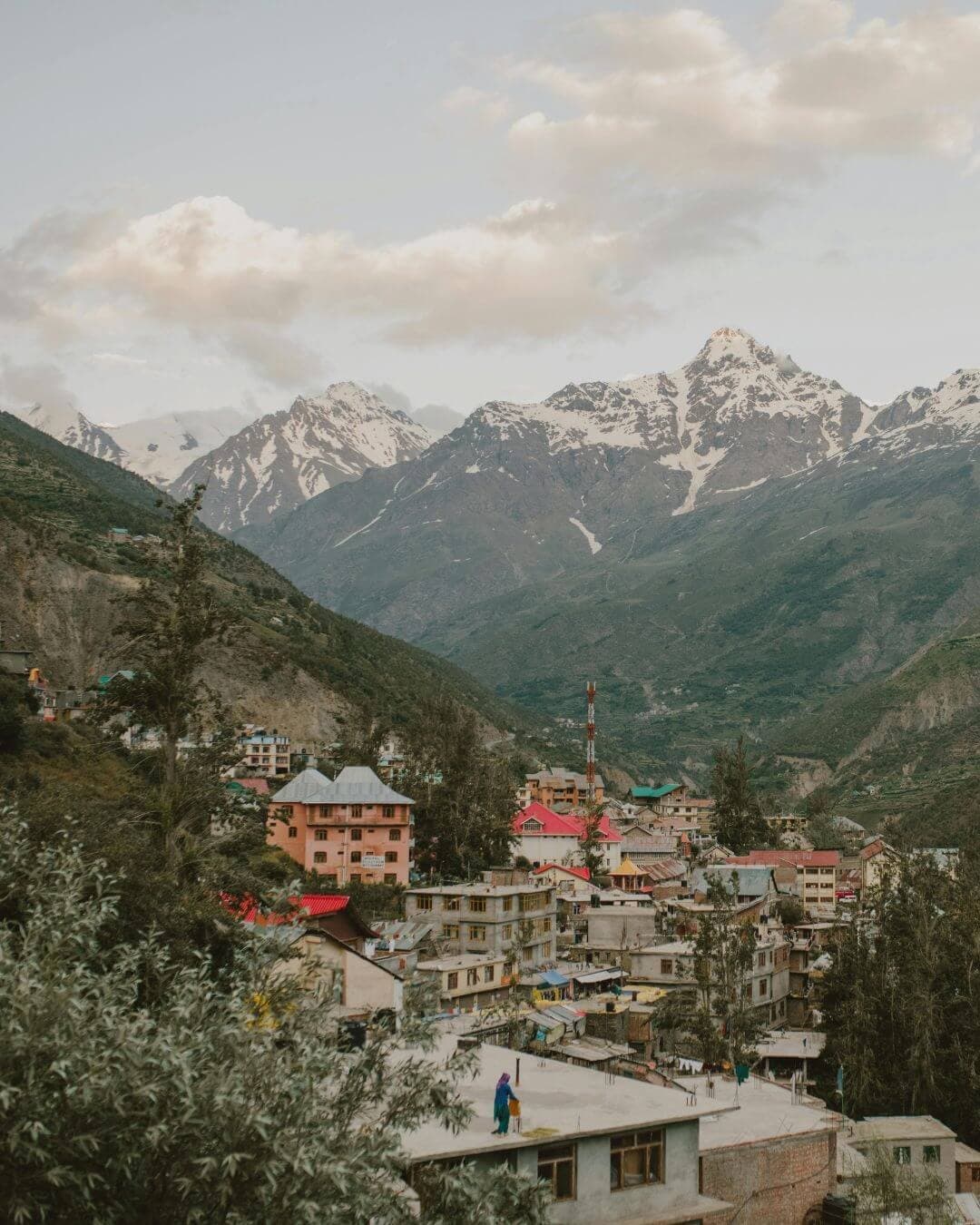 Kasol riverside & cafes