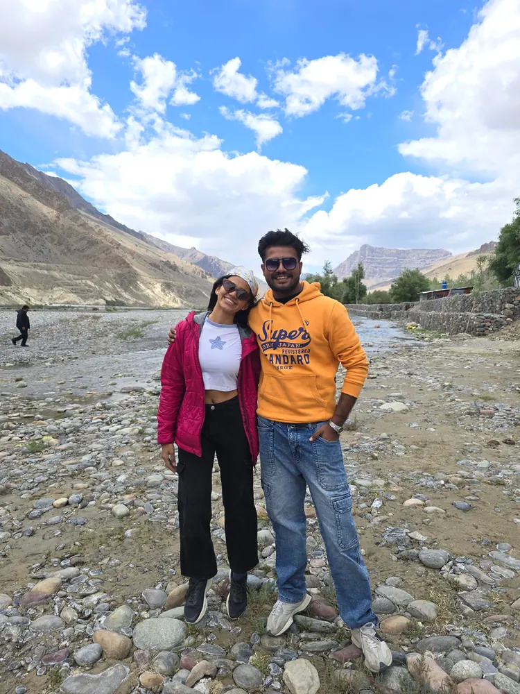 A couple by the dry Spiti riverbed