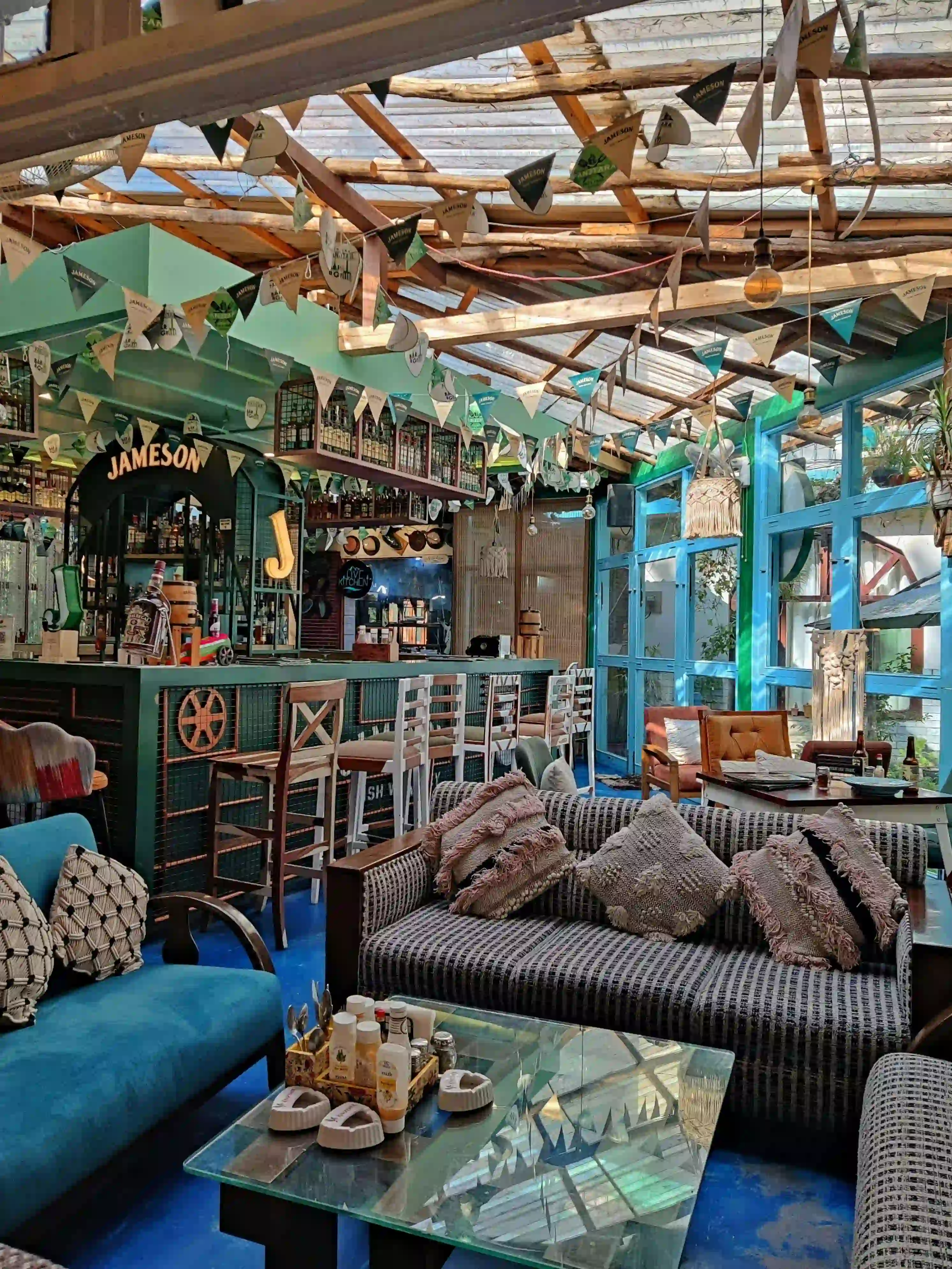 Backpacker exploring the cafes of Kasol